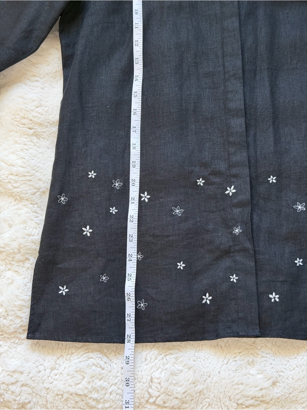Edward Black Linen-Rayon Embroidered Floral Button-Down Tunic Shirt - 8/S - Picture 9 of 12